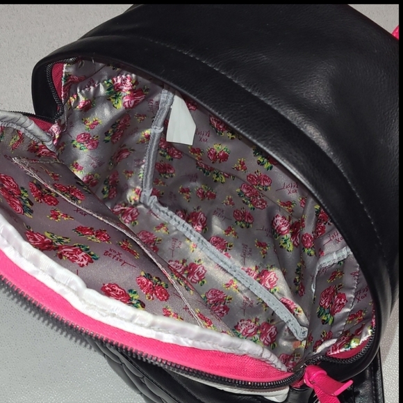 Betsey Johnson 'Rebelling Since 1978 New York' Quilted Heart Backpack - Picture 5 of 9